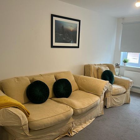 Village House St Mellons - Close To A48 And M4 Cardiff Esterno foto