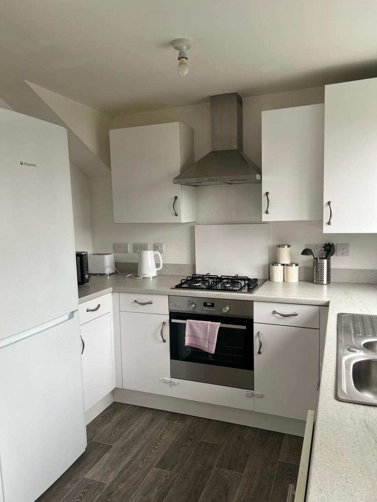 Village House St Mellons - Close To A48 And M4 Cardiff Esterno foto