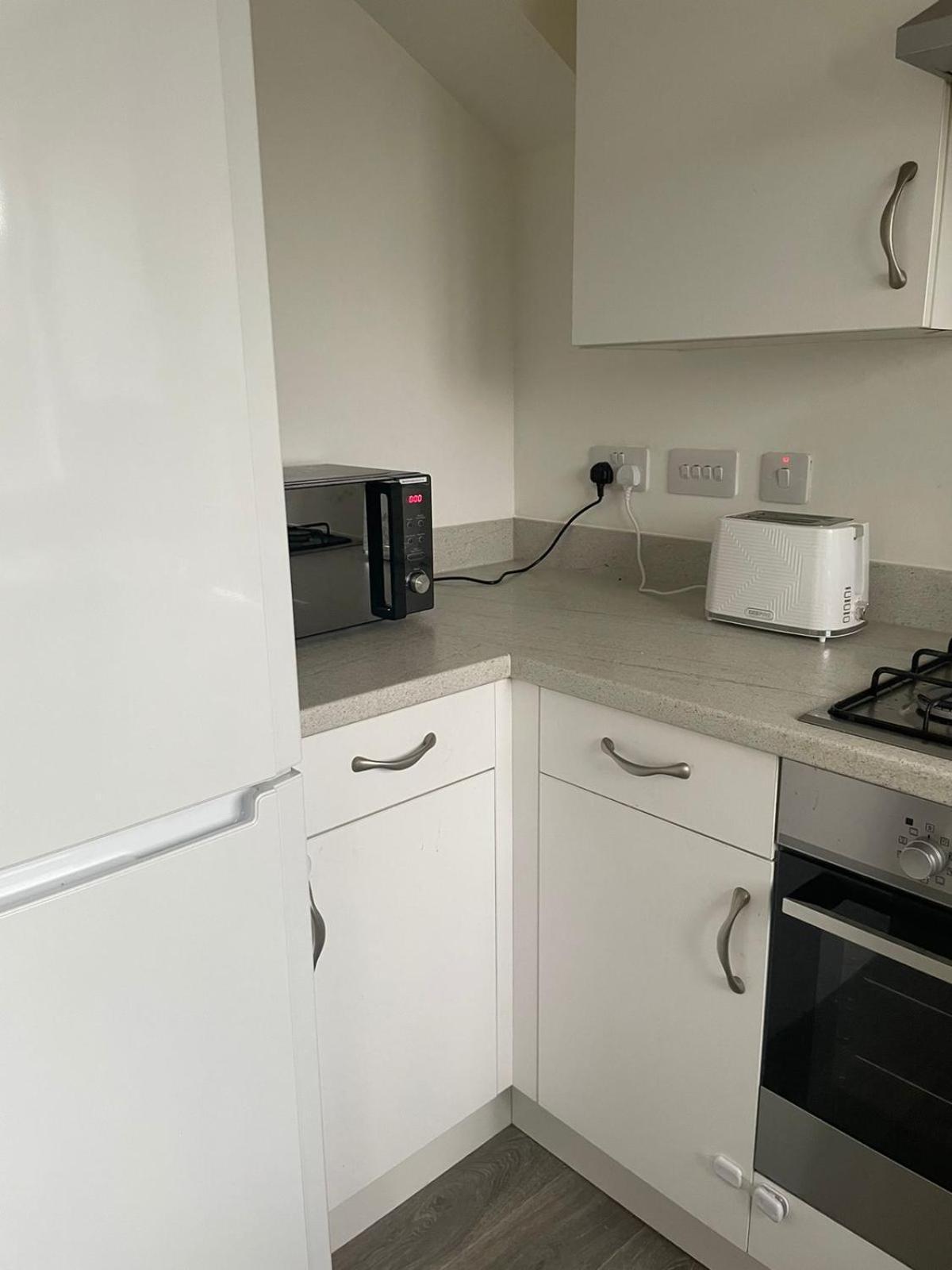 Village House St Mellons - Close To A48 And M4 Cardiff Esterno foto